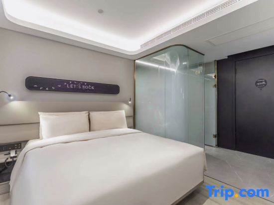 Нанкин: Nanjing Drum Tower Xuanwu Lake light Residence Hotel
