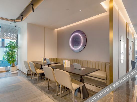 Нанкин: Nanjing Drum Tower Xuanwu Lake light Residence Hotel