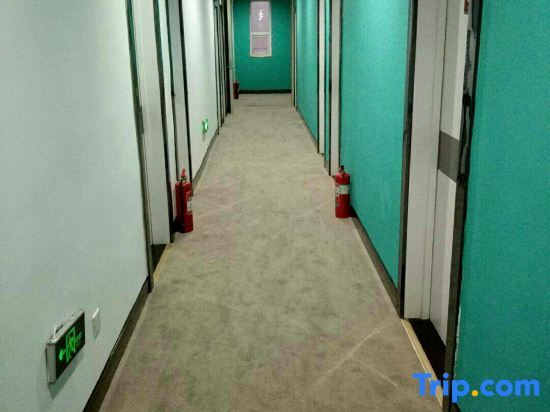 Линьи: Ward Aladdin Hotel (Linyi Luozhuang Shuangyuehu Branch)