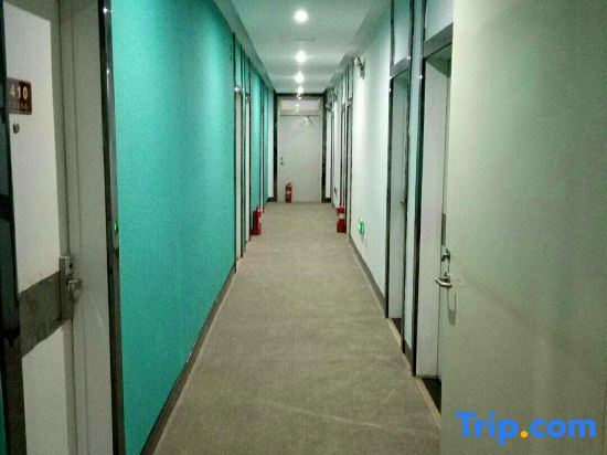 Линьи: Ward Aladdin Hotel (Linyi Luozhuang Shuangyuehu Branch)