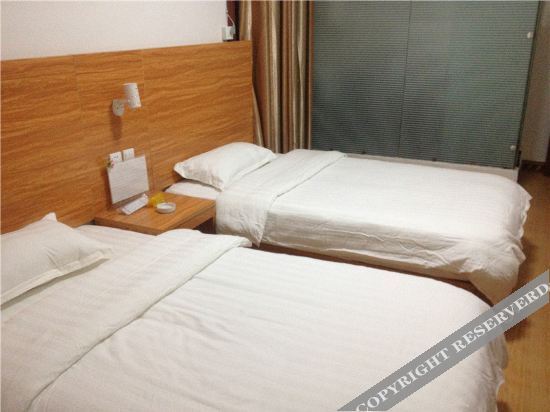 Циндао: Qingdao Warm Express Hotel