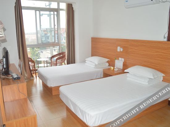 Циндао: Qingdao Warm Express Hotel