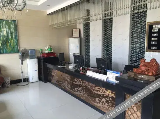 Сянфань: Wolong Holiday Hotel ( Xiangyang Gulongzhong Visitor Center)