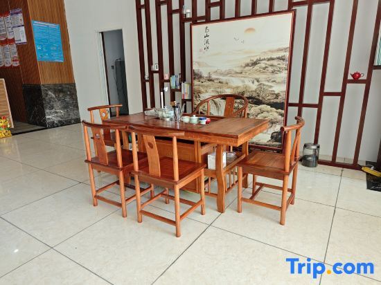 Ледун: Qjia Ledong Xiangrui Seaview Business Hotel (Longmuwan Branch)