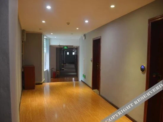 Цзуньи: Zhengan home and Holiday Inn