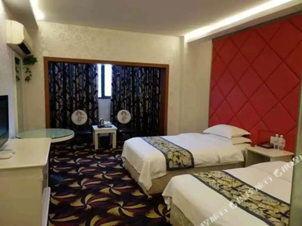 Шаоксинг: Zhuji Milan Spring Business Hotel
