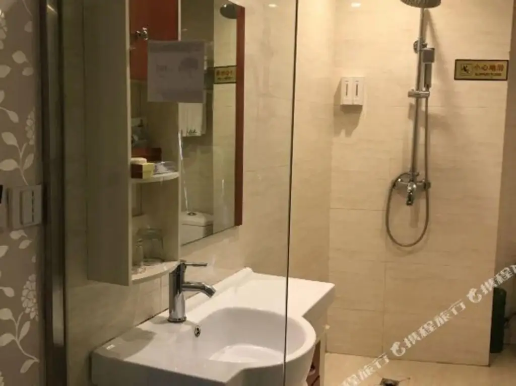 Шаоксинг: Zhuji Milan Spring Business Hotel