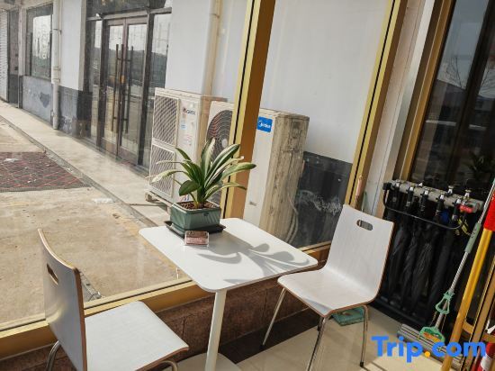 Линьи: Ward Aladdin Hotel (Linyi Huawu Road)