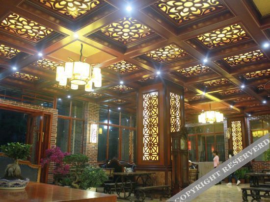 Цюнхай: Wanziqianhong Theme Seaview Apartment