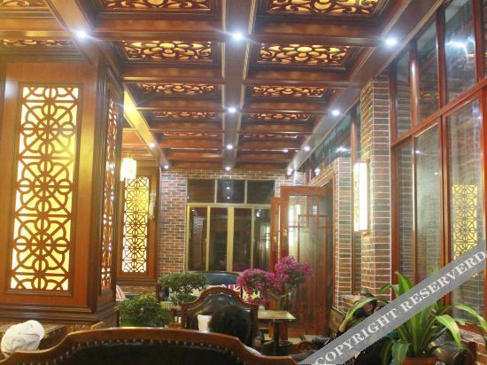 Цюнхай: Wanziqianhong Theme Seaview Apartment