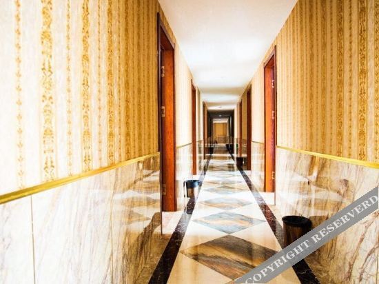 Далянь: Jiujiu 99 Express Theme Hotel Dalian