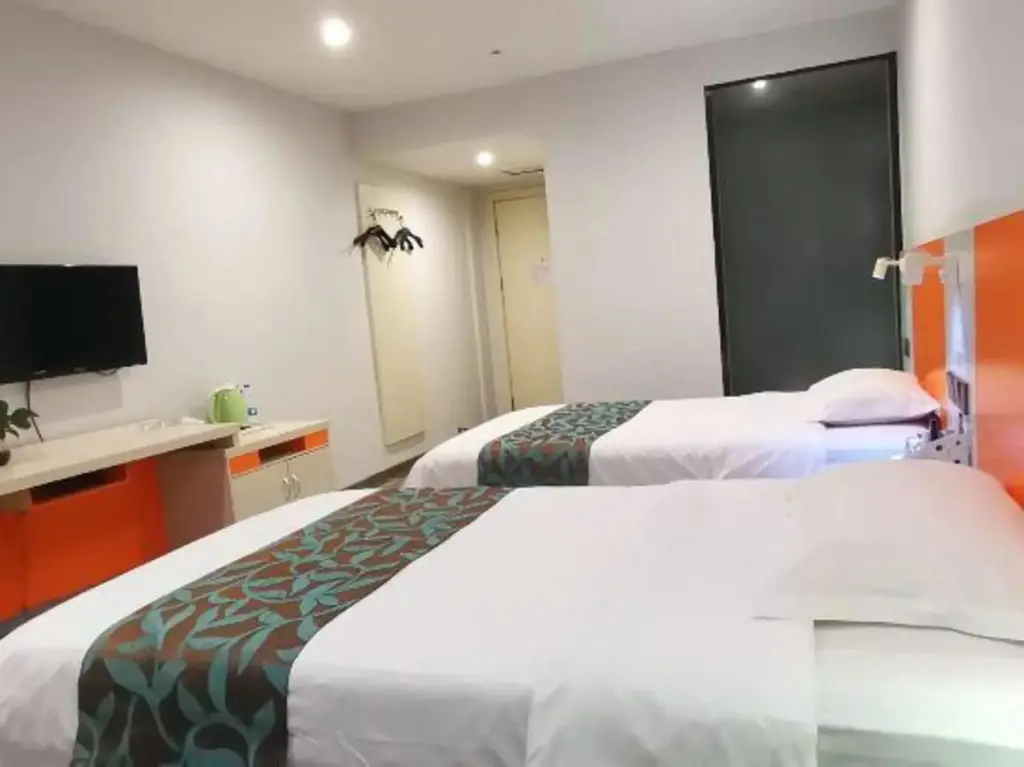 Чунцзо: Ningming Yuelai Holiday Hotel