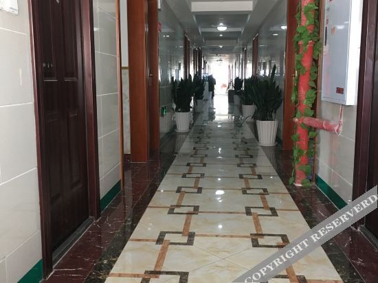 Чунцин: Chongqing Baishun Hotel