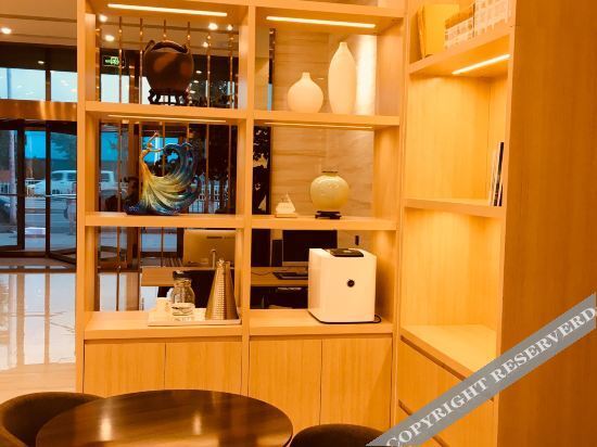 Пекин: 华庭商务酒店(北京昌平小汤山店)