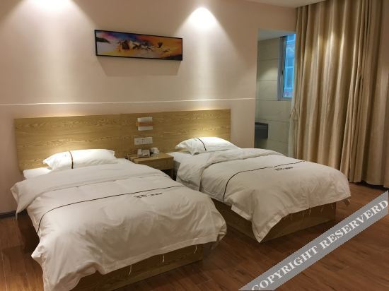 Чунцзо: Tiandeng Tianliwei Hotel