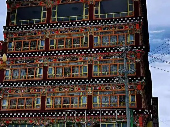 Гардзе: Ganzi Yuanmengju Hotel