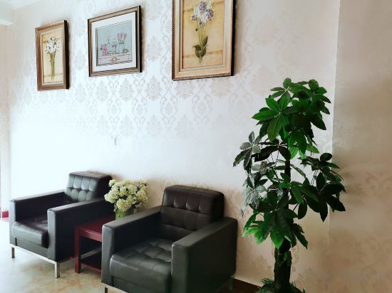 Гардзе: Ganzi Yuanmengju Hotel