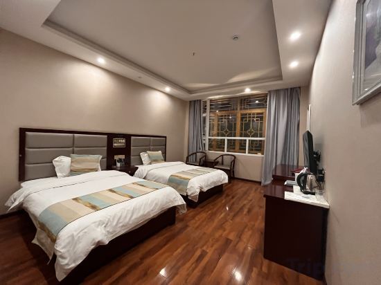 Гардзе: Ganzi Yuanmengju Hotel