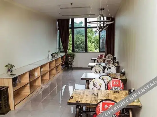 Чунцин: 重庆丰茂酒店（复盛石河清地铁站店）