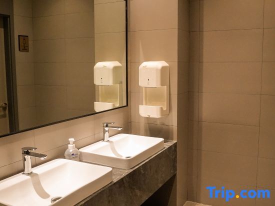 Цзилинь: Home Inn Selected (Jilin Jiangnan Store)