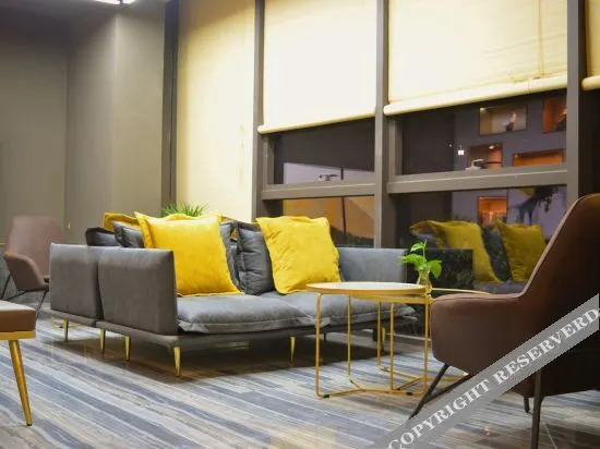 Ханчжоу: QMAX Baigu Art Hotel (Hangzhou Fuyang Yinhu Metro Station)