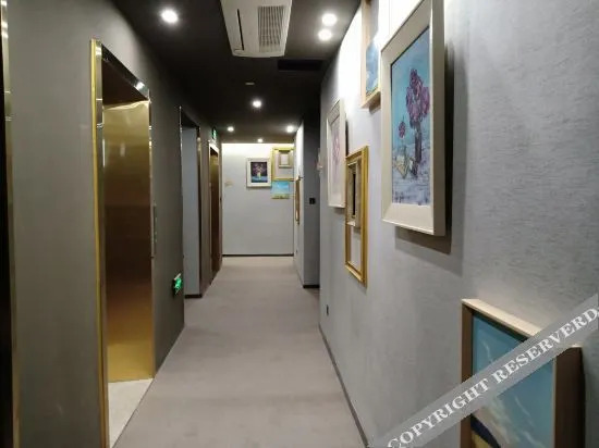 Ханчжоу: QMAX Baigu Art Hotel (Hangzhou Fuyang Yinhu Metro Station)