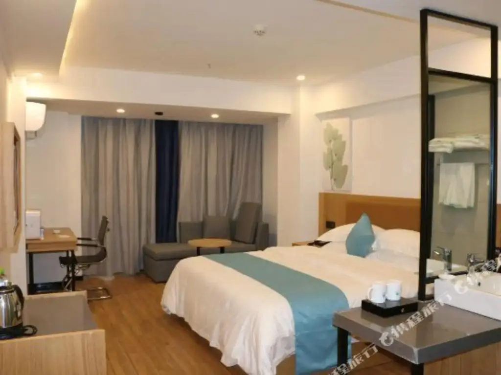 Lingao: GreenTree Inn Express Hotel (Lingao Station)