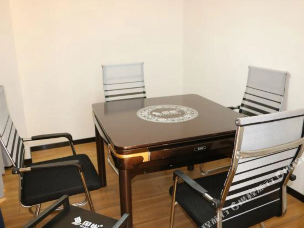 Lingao: GreenTree Inn Express Hotel (Lingao Station)