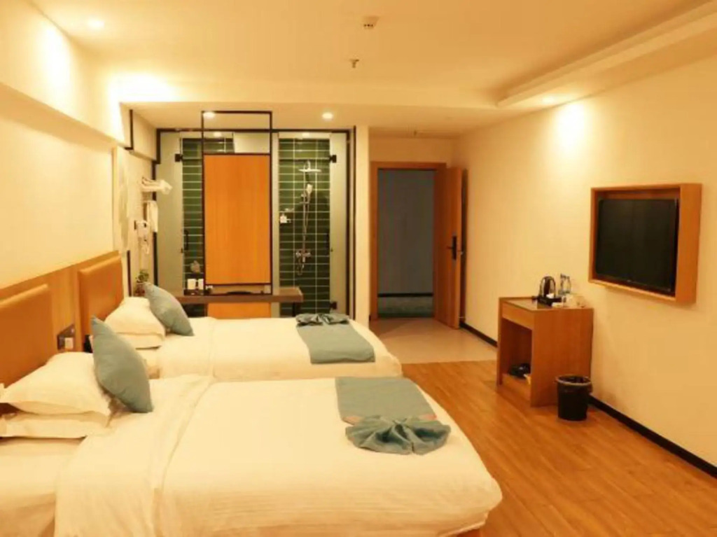Lingao: GreenTree Inn Express Hotel (Lingao Station)