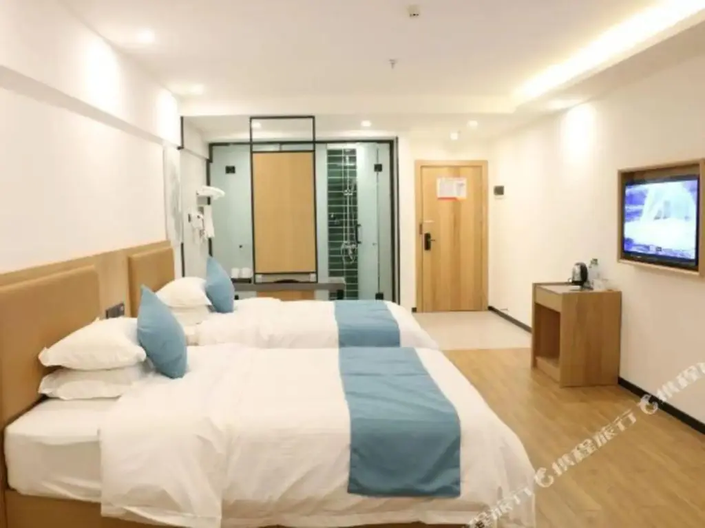 Lingao: GreenTree Inn Express Hotel (Lingao Station)