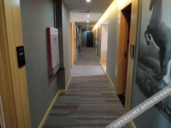 Нанкин: Junyi Hotel (Nanjing Yantang Subway Station)