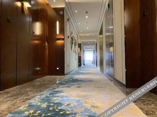Zana Hotel (King Gesar City Branch) — фото 1
