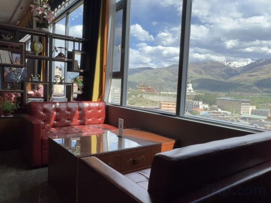 Гардзе: Grand Hotel Gantang Bluman