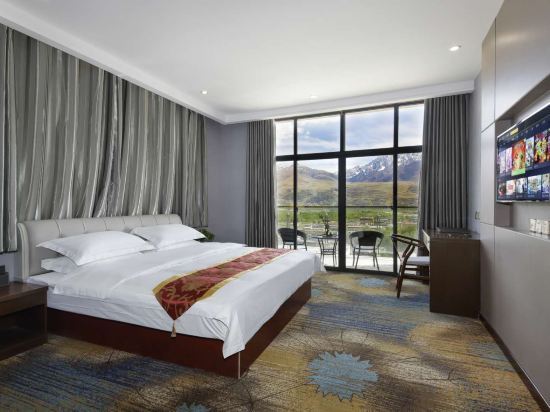 Гардзе: Grand Hotel Gantang Bluman