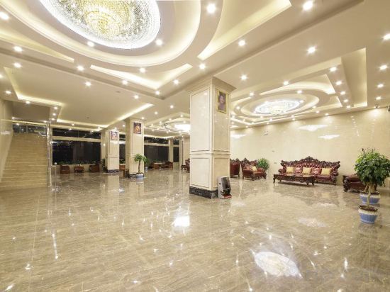 Гардзе: Grand Hotel Gantang Bluman
