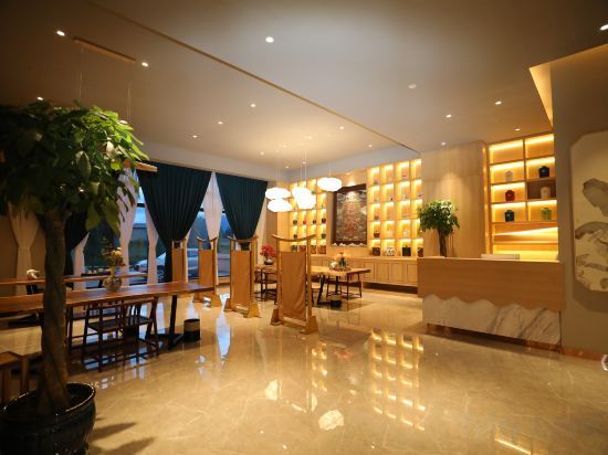 Гардзе: Maji Ami ChenXi Hotel