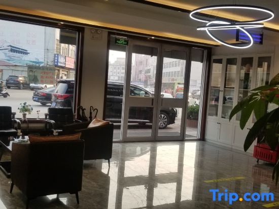 Тайан: Jiayi Hotel (Xintai Xinwen bus station)