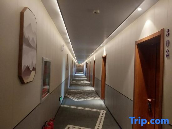 Тайан: Jiayi Hotel (Xintai Xinwen bus station)