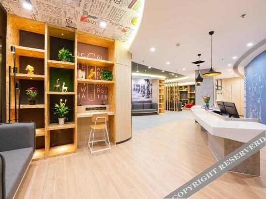 Далянь: Ibis Hotel (Dalian Railway Station Light Rail Station)