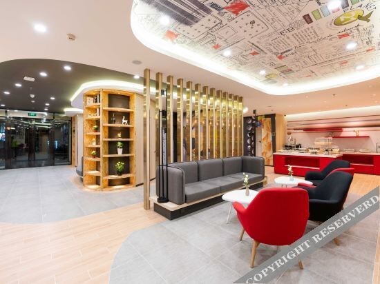 Далянь: Ibis Hotel (Dalian Railway Station Light Rail Station)