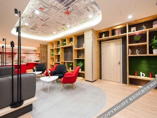 Далянь: Ibis Hotel (Dalian Railway Station Light Rail Station)