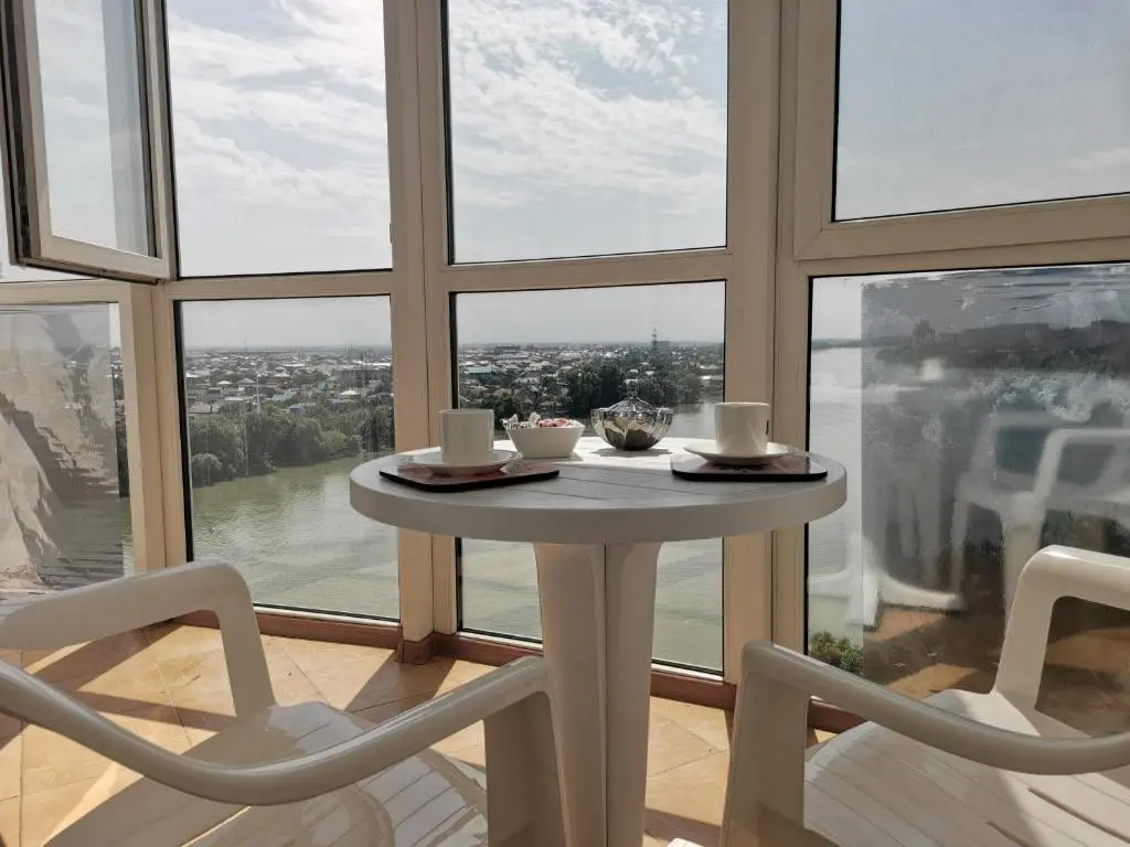 Краснодар: Kvartira Na Beregu Reki Apartments