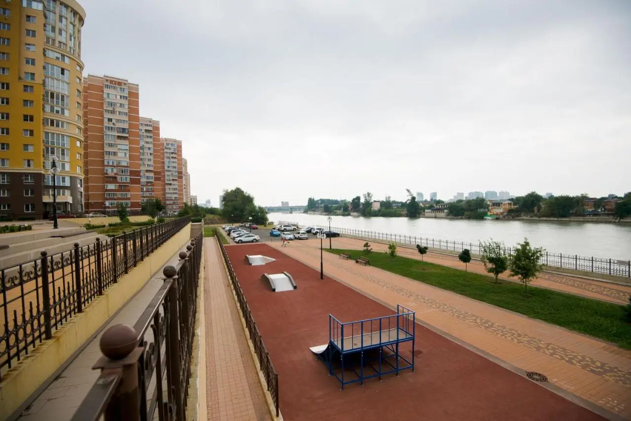 Краснодар: Kvartira Na Beregu Reki Apartments