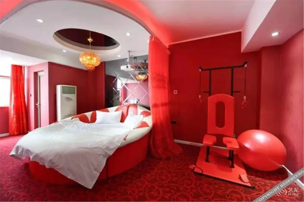 Ухань: Zouzhenai Theme Hotel (Wuhan Qingnian Road Subway Station)