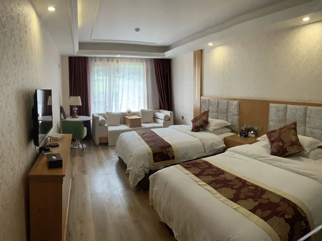 Гу'эргоу: Shiman Hot Spring Hotel