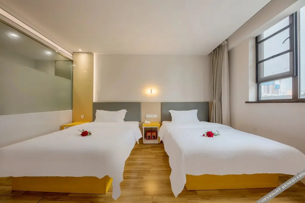 Гуангхан: 7 days hotel (Huaying Liangtai international store)