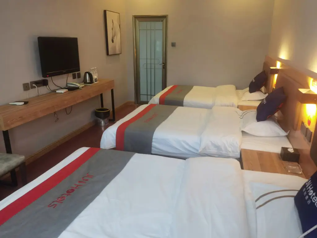 Баодин: Junyi chain hotel (Gaobeidian Baigou Trade City store)