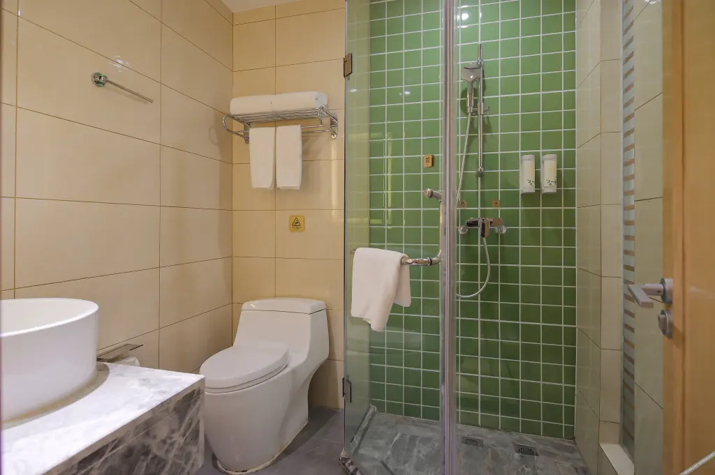 Хецзе: Vienna 3 good hotel (Juye store)