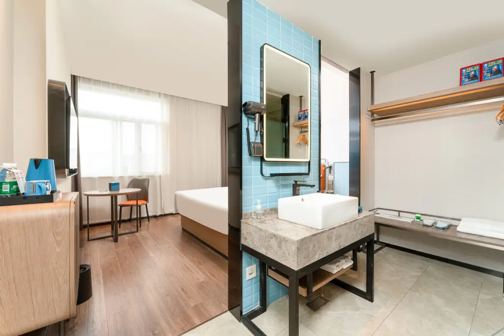 Яньтай: Echarm Hotel Yantai Huangwu Center Red Star Macalline