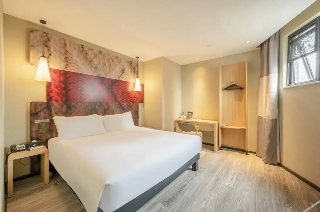 Чэнду: 32/5000  Hotel Ibis (wide narrow Alley Central Hotel, Chengdu)